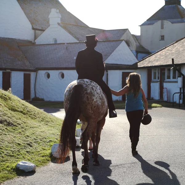 Homem Cavalo Aldeia Land End Cornwall Reino Unido — Fotografia de Stock