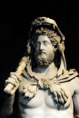 Herkül'ün özellikleriyle Commodus'un büstü. Roma, İtalya