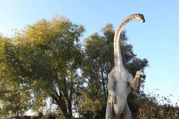 Brachiosaurus gerçekçi kopyası, Geç Jura döneminde Kuzey Amerika'da yaşamış sauropod dinozor bir cinstir, 