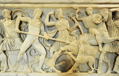 Bir Roma lahitinin üzerine oyulmuş yaban domuzu avı sahnesi. Roma İtalya