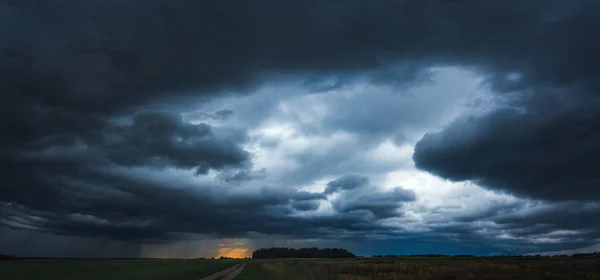 Panorama des nuages orageux — Photo