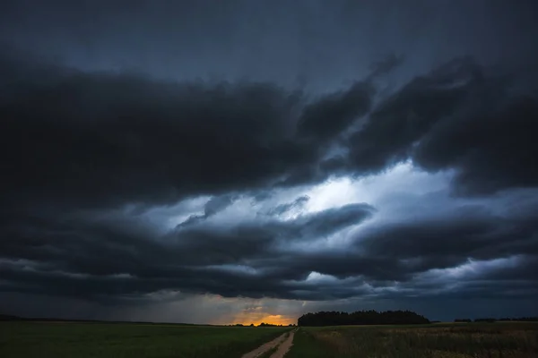 Bild einer Sturmwolke in Litauen — Stockfoto