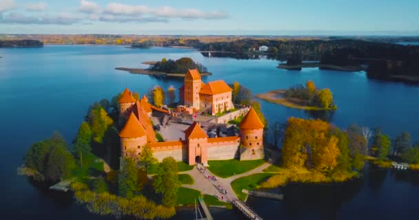 Aerial view of Trakai castle — Stock Video