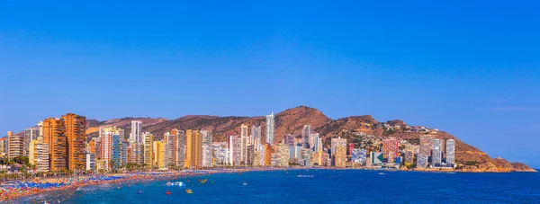 Benidorm sahil panoramik görüntüsü. İspanya