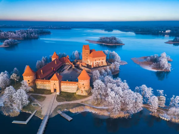 Castillo de Trakai en invierno, vista aérea del castillo — Foto de Stock