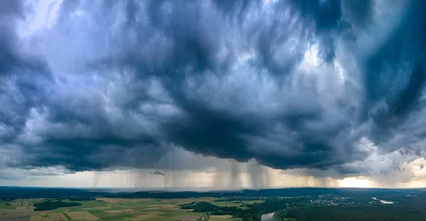 Panorama aereo delle nuvole Storm con micro burst — Foto Stock