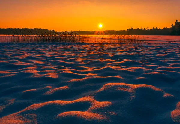 Landscape image of a sunset at winter with beautiful snow mounds — Stock Photo, Image