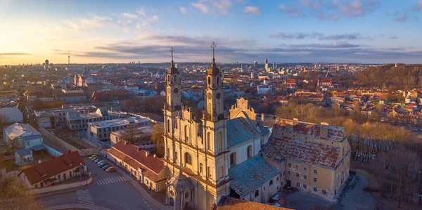 VILNIUS, LITUÂNIA - vista aérea Igreja de Misionieriai na Lituânia — Fotografia de Stock