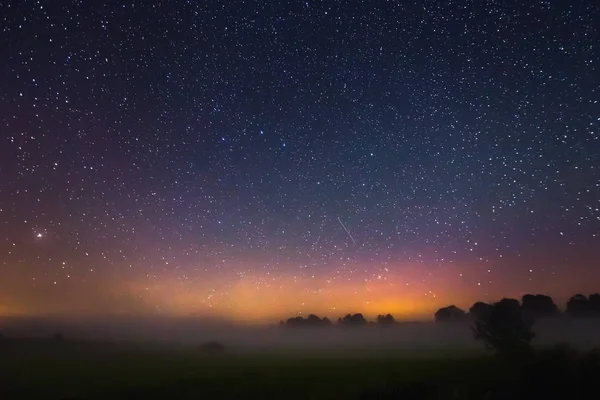 Cielo estrellado con luz Aurora boreal luces —  Fotos de Stock