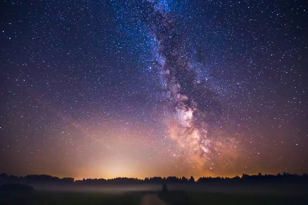 Krajina s galaxií Mléčné dráhy v Litvě — Stock fotografie