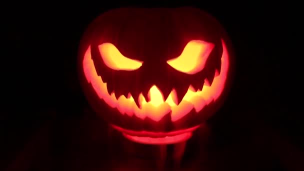 Spooky halloween pumpkin night light effects — Stock Video