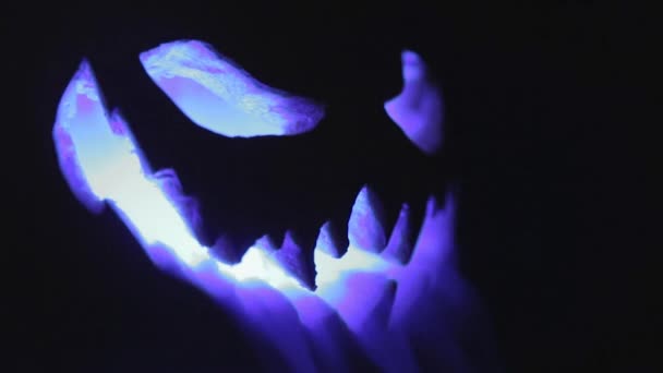 Halloween ijesztő sütőtök éjszakai fényhatások — Stock videók