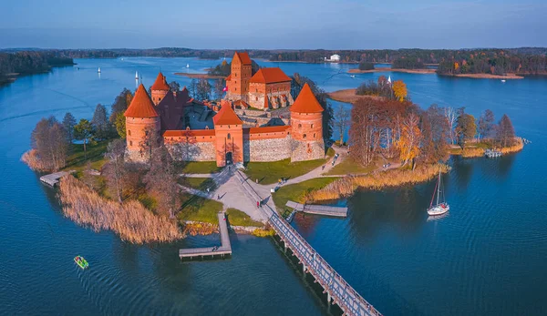 Trakai kalesinin güzel insansız hava aracı manzarası