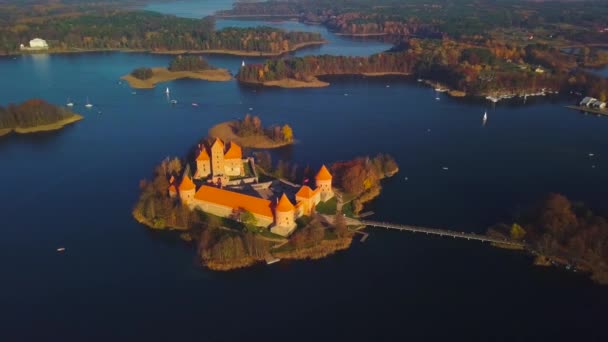 Flygfoto av Trakai slott — Stockvideo