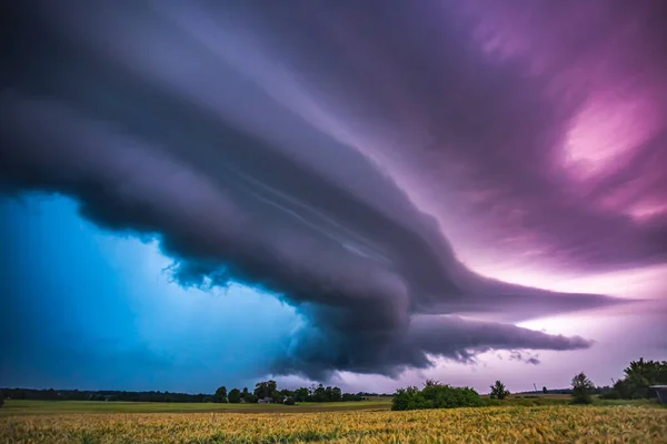 Supercell storm clouds with intense tropic rain — Stock Photo, Image