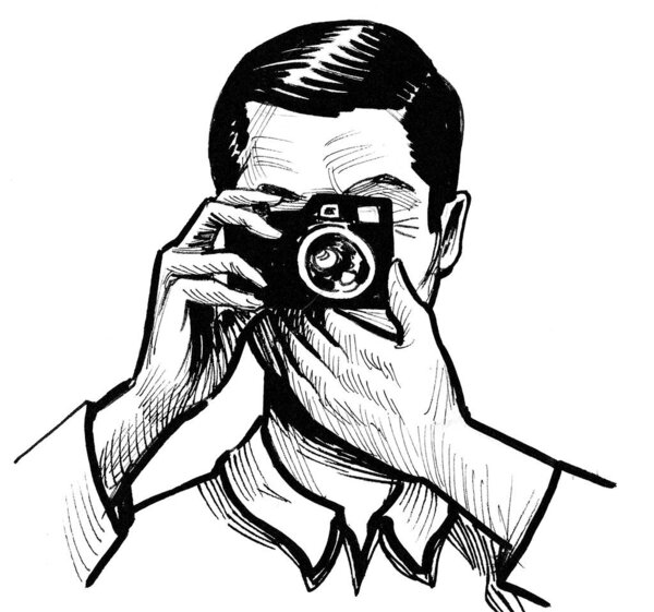 Человек с аналоговой камерой. Чернила черно-белые