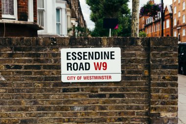 Essendine Road sokak tabelası, Londra
