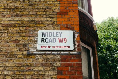 Widley Yolu tabelası, Londra