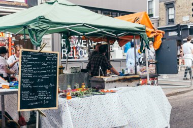 Portobello Market sokak gıda tezgahı, Londra