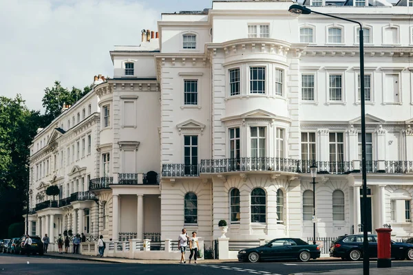 Londra'da Kensington Park Road üzerinde Viktorya townhouses — Stok fotoğraf