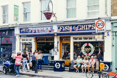Poppie's, Spitalfields, Londra'daki ünlü balık ve cips dükkanı