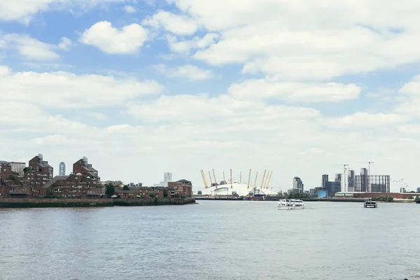 The O2 Arena and the Isle Of Dogs, Londres — Foto de Stock