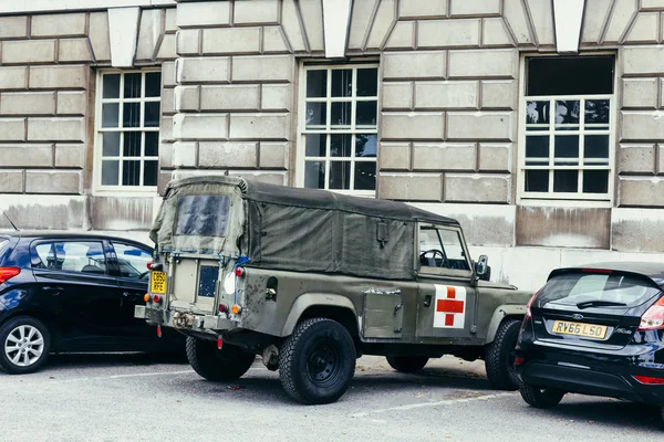 London Inggris Juli 2018 Land Rover Tua Yang Diparkir Jalan — Stok Foto