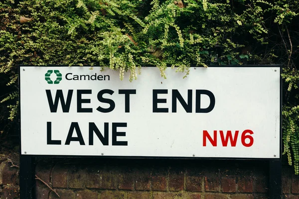 West End Lane straatnaambord, Londen — Stockfoto