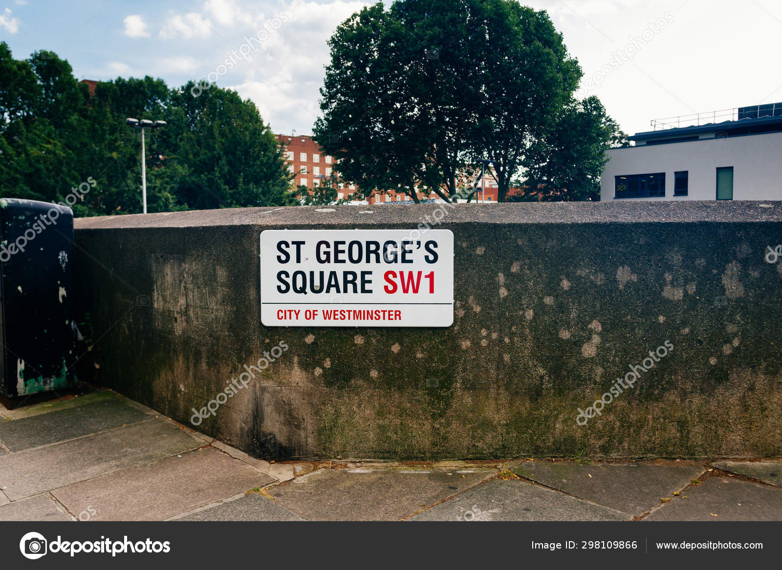 セントジョージズスクエアの名前記号 ロンドン ストックエディトリアル用写真 C Phaustov