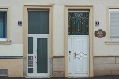 Bad Kissingen / Almanya-31 / 12 / 18: Bad Kissingen 'de Hartmannstrasse' de ünlü Polonyalı yazar Henryk Sienkiewicz 'in 1889' da yaşadığı evin kapısı.