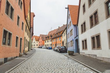 Rothenburg / Almanya-1 / 1 / 19: Rothenburg ob der Tauber kasabasındaki renkli evler. Kasaba, dünyanın dört bir yanından gelen turistlerin uğrak yeri olan iyi korunmuş eski ortaçağ kasabasıyla iyi tanınıyor.