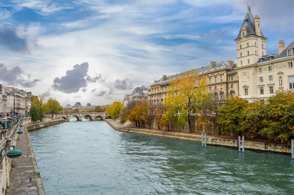 Paris, Fransa 'da Seine nehri