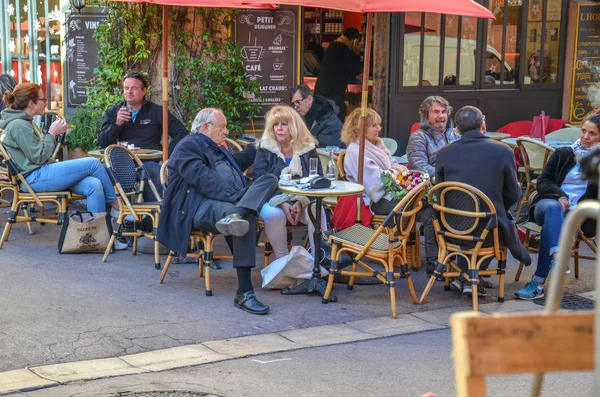 Ulica Cafe znajduje się w Cannes, Frances — Zdjęcie stockowe