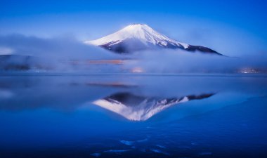 Sunrise, Yamanashi, Japan, göl Yamanaka yansıması ile Mt.Fuji