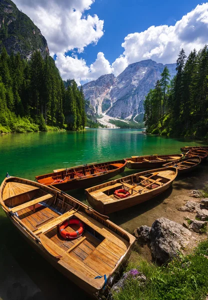 Drewnianej Łodzi Jezioro Braies Dolomity Włochy — Zdjęcie stockowe