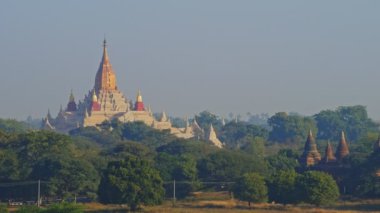 Gündoğumunda Ananda Tapınağı, Bagan, Myanmar