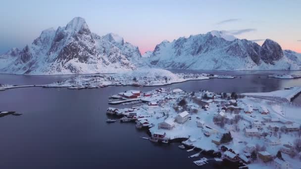 Avión Teledirigido Vista Aérea Vuela Reine Village Lofoten Noruega — Vídeo de stock