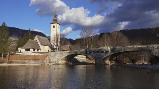 Igreja São João Batista Temporada Inverno Lago Bohinj Eslovênia — Vídeo de Stock