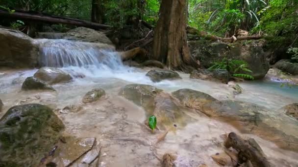 Erawan Waterfall (dolly shot), Kanchanaburi, Thaïlande 