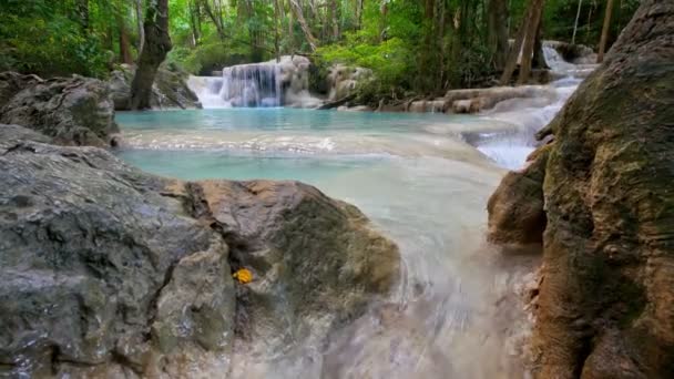Erawan Waterfall Dolly Shot Kanchanaburi Thaïlande — Video