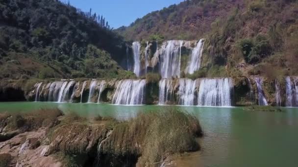 Voo Drone Visão Aérea Acima Cachoeira Jiulong Luoping Yunnan China — Vídeo de Stock