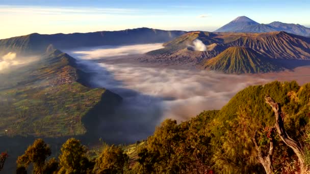 Panning Timelapse Wulkanu Bromo Wschodzie Słońca Jawa Wschodnia Indonezja — Wideo stockowe