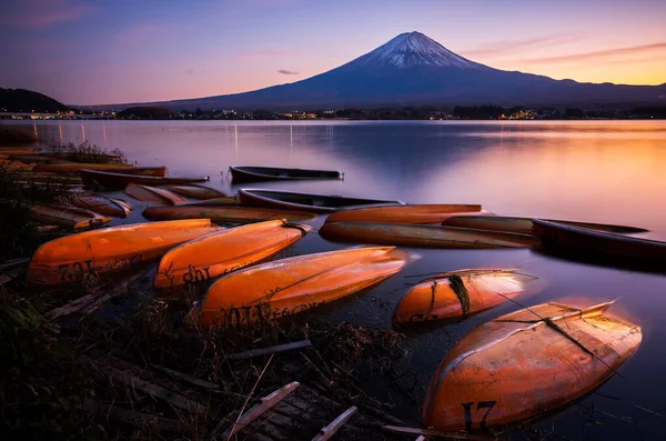 Lac Kawaguchi Avec Mont Fuji Wtih Canot Orange Premier Plan — Photo