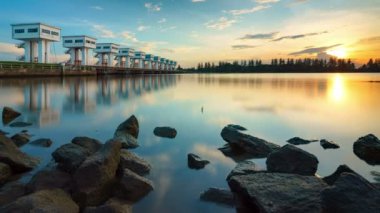 Uthokawiphatprasit Watergate 'den 4K Timelapse, Pak Phanang, Nakhon Si Thammarat, Tayland