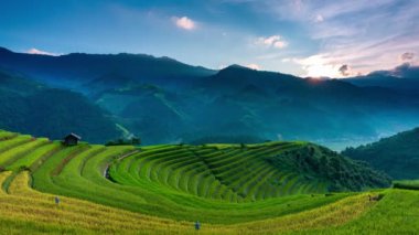 4K Timelapse of Sunset üzerinde mercekli pirinç tarlaları, Mu Cang Chai, Yen Bai, Vietnam