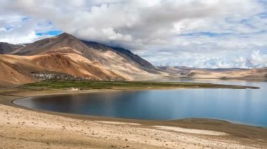 4K Timelapse Karzok Köyü ve Tso Moriri Gölü, Rupshu Vadisi, Ladakh, Hindistan