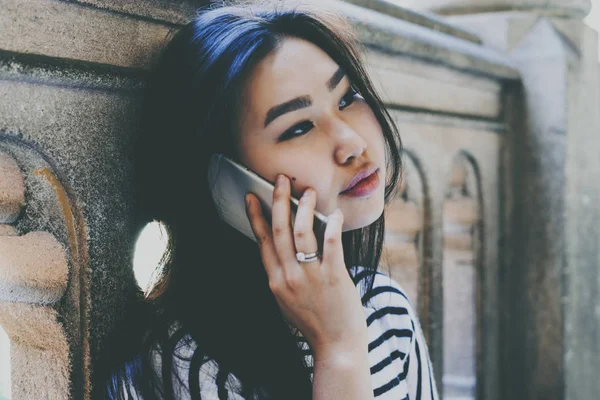 Primer Plano Retrato Hermosa Modelo Look Asiático Estudiante Chica Sentado — Foto de Stock