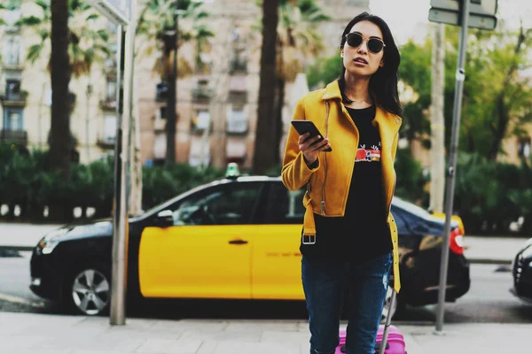 Gorgeous Asian Female Blogger Dressed Trendy Clothes Wearing Sunglasses Moving — Stock Photo, Image