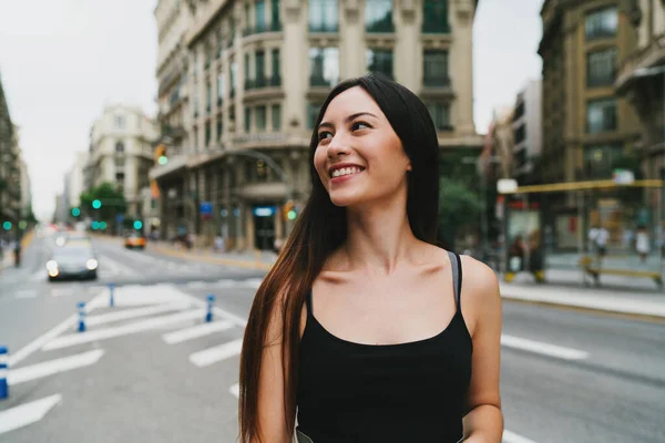 Jovem Bela Modelo Caucasiano Olhar Mulher Vestindo Roupas Moda Posando — Fotografia de Stock