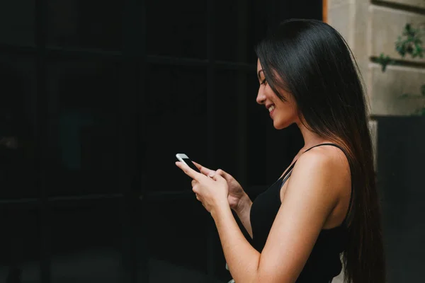 Vista Laterale Ritratto Una Bella Ragazza Hipster Caucasica Sorridente Con Immagine Stock